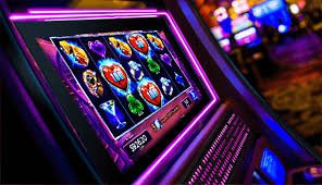 Live dealer presenting Indonesia Lottery draw on bbo303 slot studio